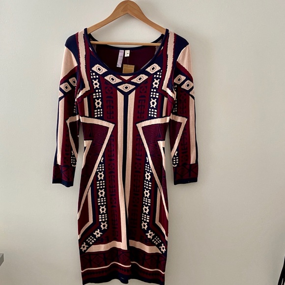 Knit form fitting patterned dress - Picture 2 of 4